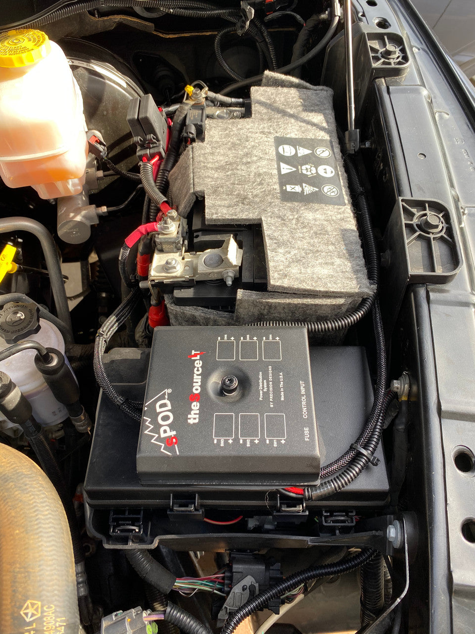 SourceLT w/ Mini6 for Universal w/ 84 Inch Battery Cables sPods